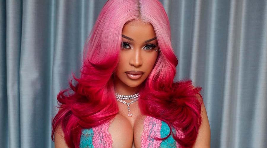 La reacción de Cardi B al ver la sorpresa que su hija le dejó en un costoso bolso