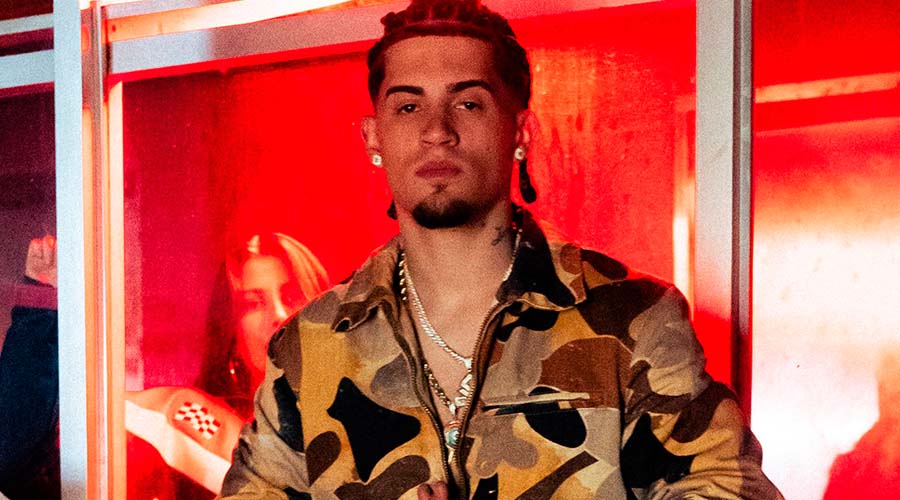 Rowma sigue dominando el trap con su nuevo sencillo "GATO NUEVO"