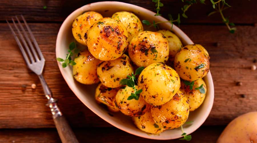 Papas al ajillo caseras: Un plato sabroso y fácil de hacer en pocos pasos