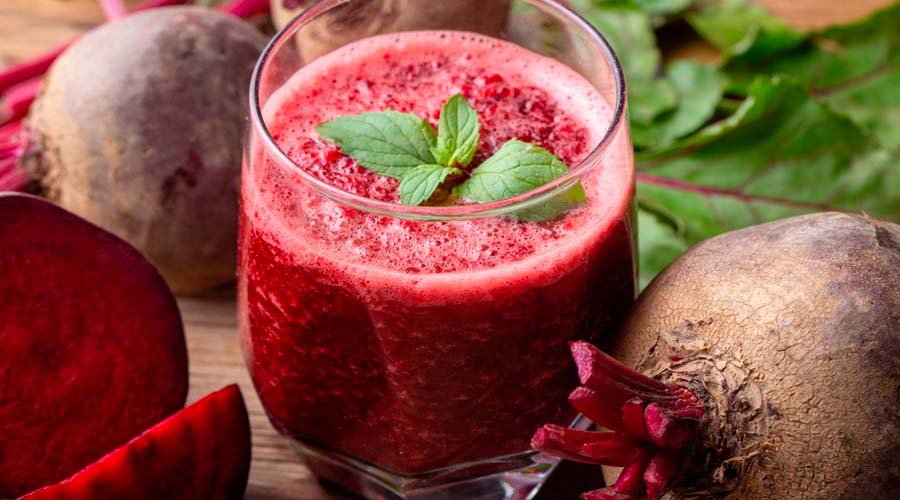 Un estudio revela que beber jugo de remolacha podría ser la clave para la presión arterial alta