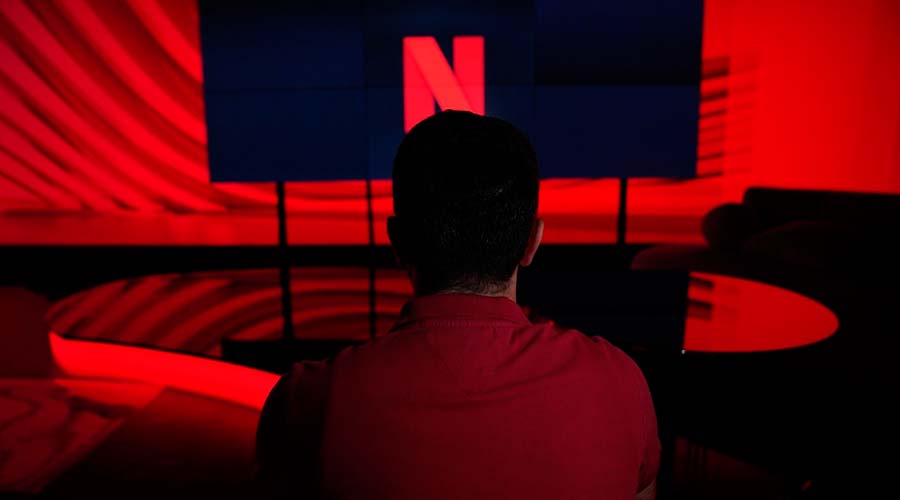 Netflix asegura que las películas de Warner Bros. seguirán en cines, pero anuncia una evolución